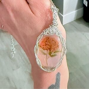 Elegant Silver Floral Pendant Necklace